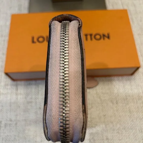 Louis Vuitton Pink Jasmin Mahina Leather Zip Around Wallet - Picture 7 of 12